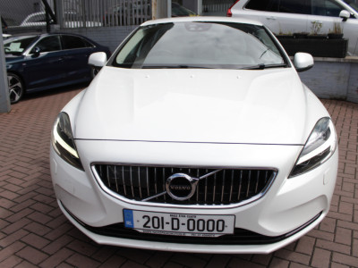 2020 Volvo V40