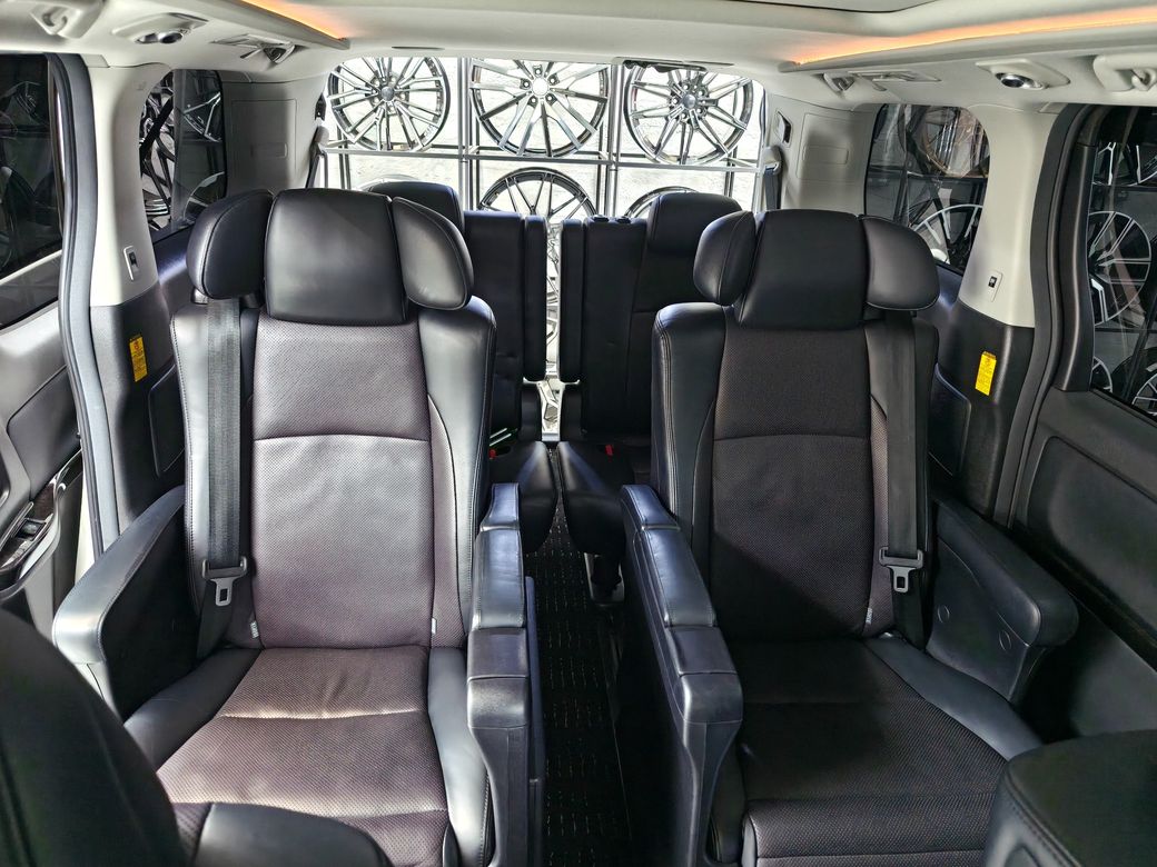 2014 Toyota Vellfire