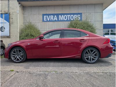 2017 Lexus IS 300h