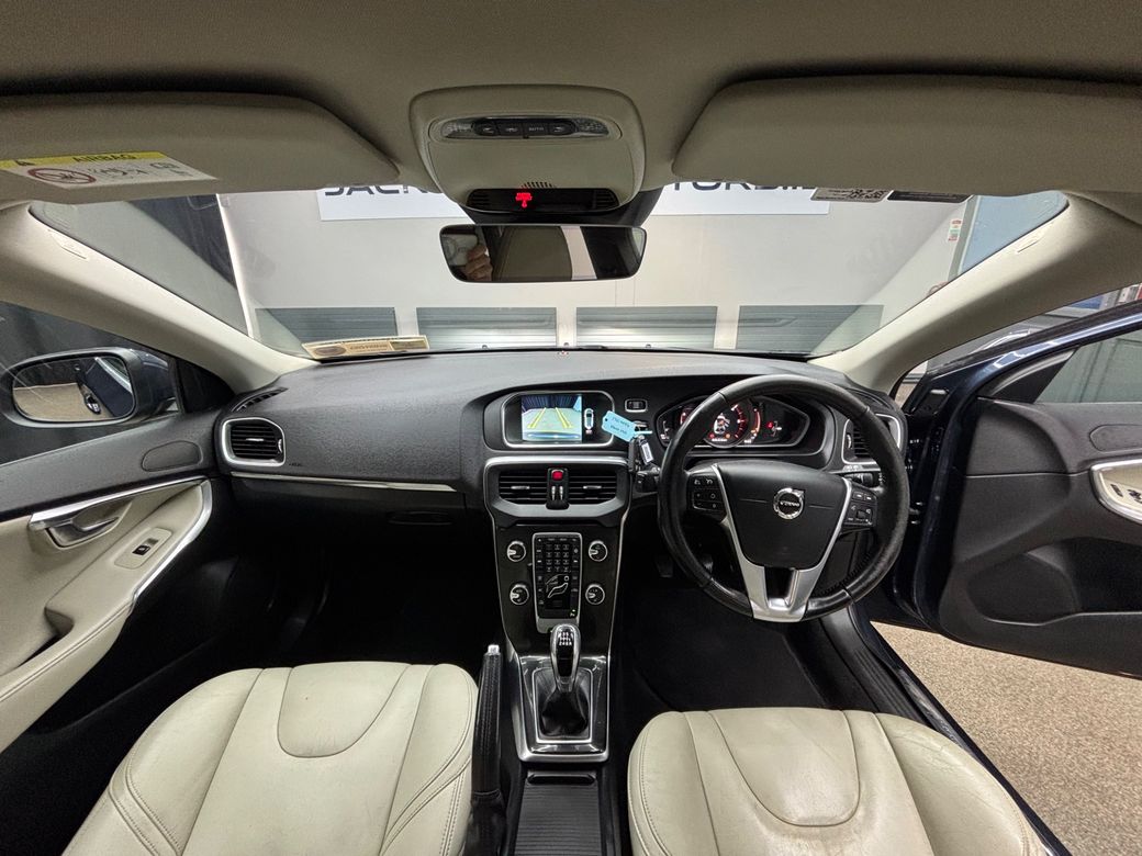 2017 Volvo V40