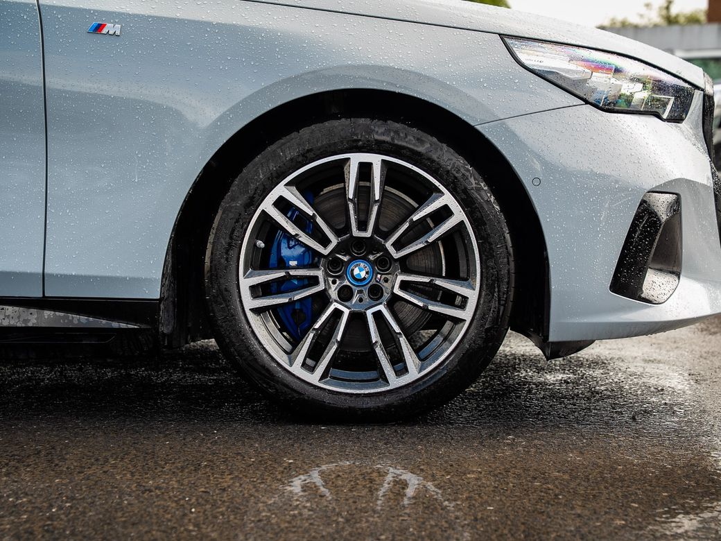2024 BMW i5