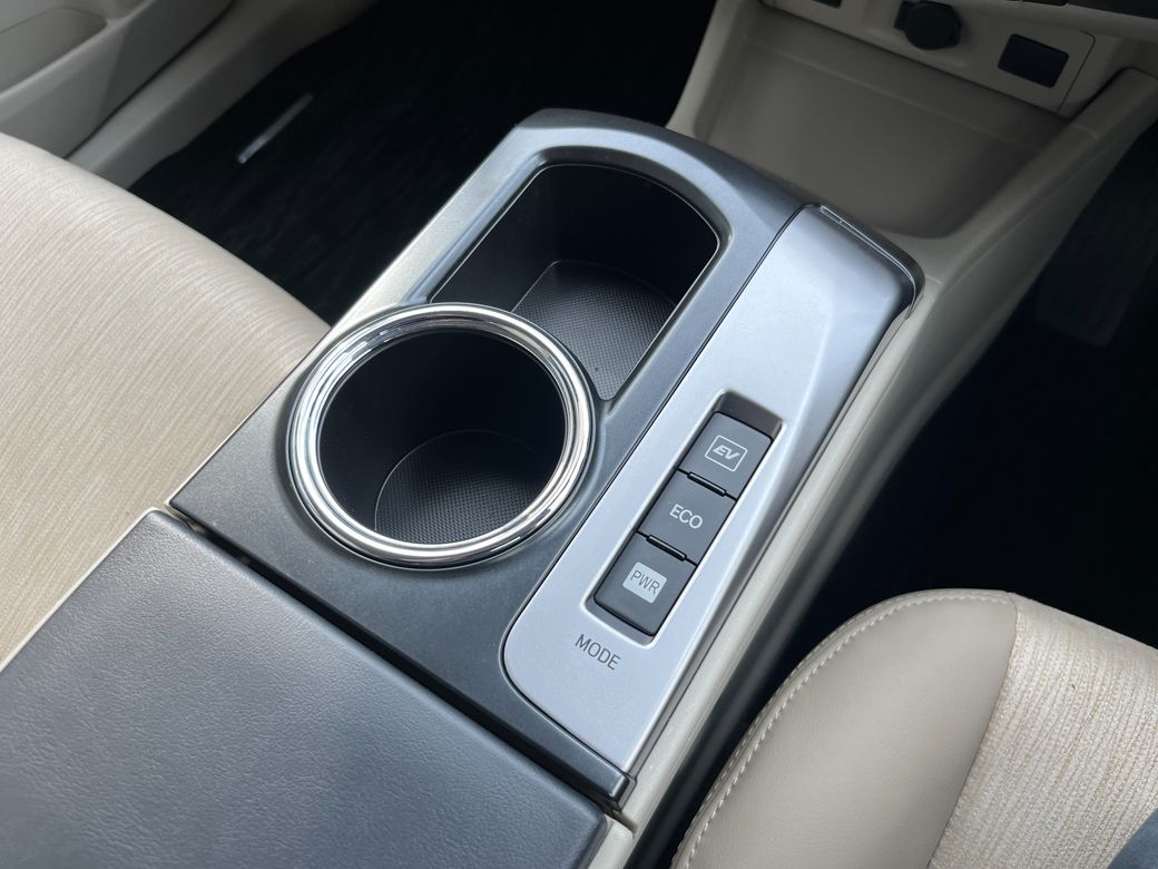 2019 Toyota Prius Alpha
