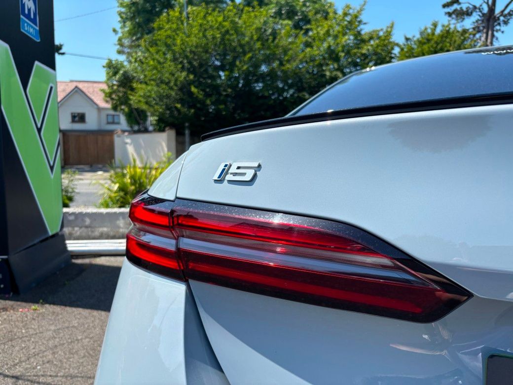 2025 BMW i5
