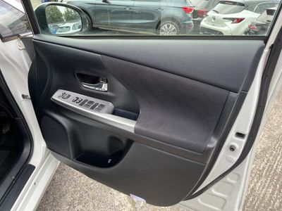 2019 Toyota Prius Alpha