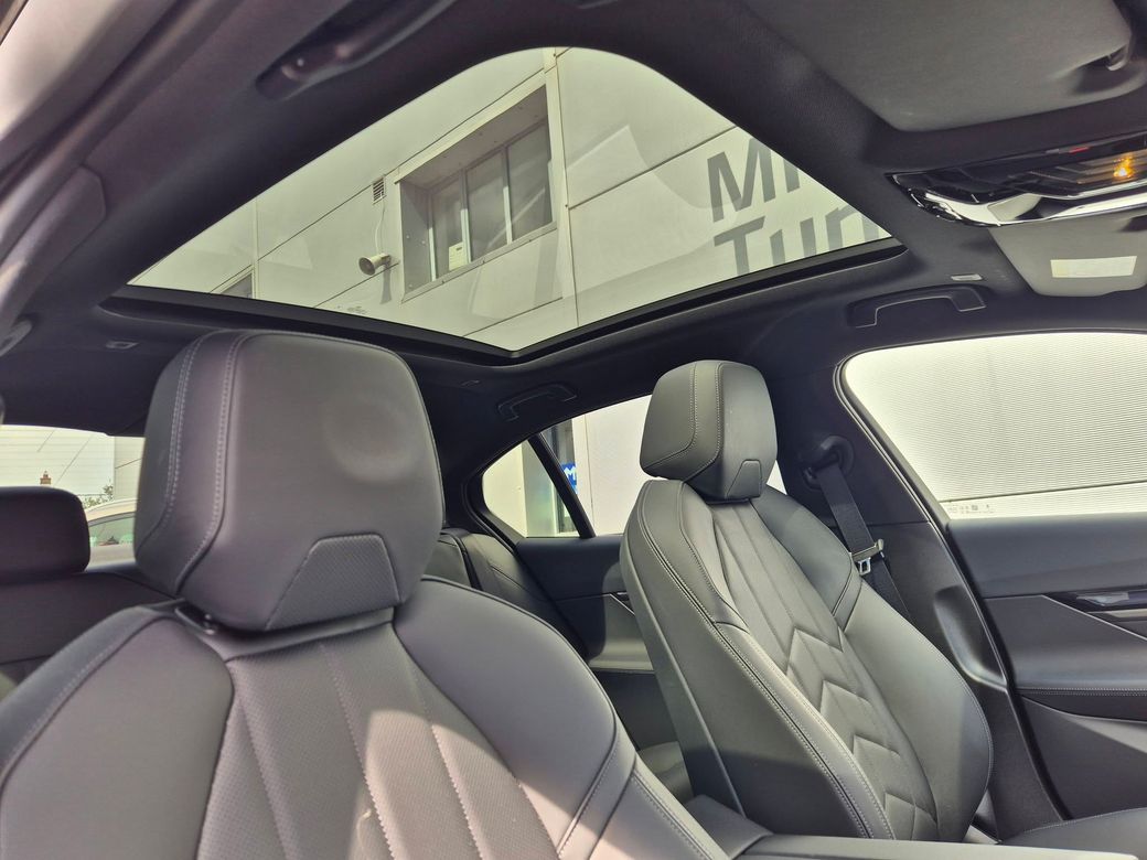 2025 BMW i5
