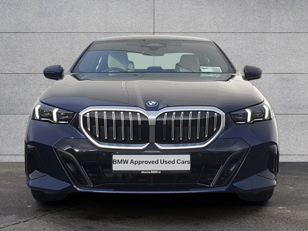 2025 BMW 530