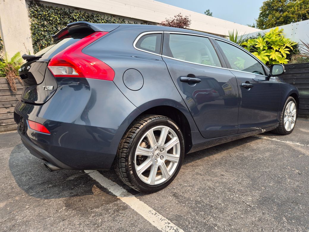 2020 Volvo V40