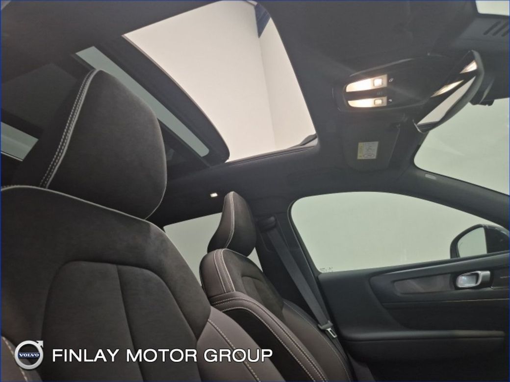 2022 Volvo XC40