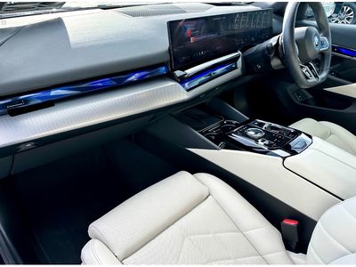 2025 BMW i5