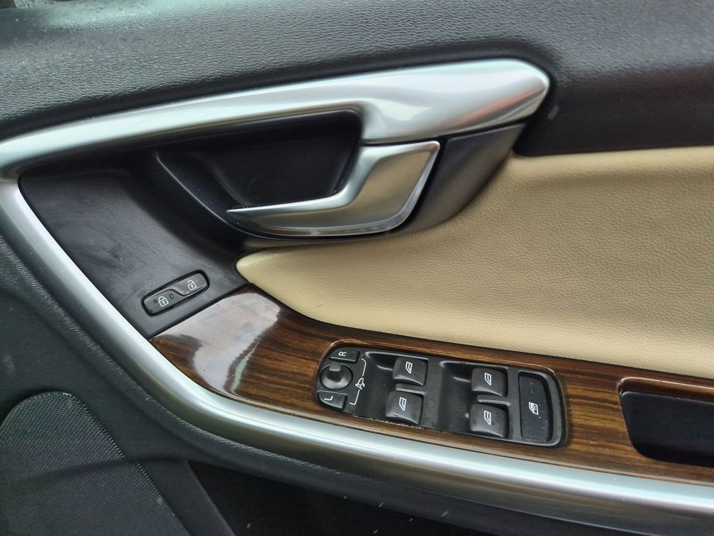 2017 Volvo V60 Cross Country