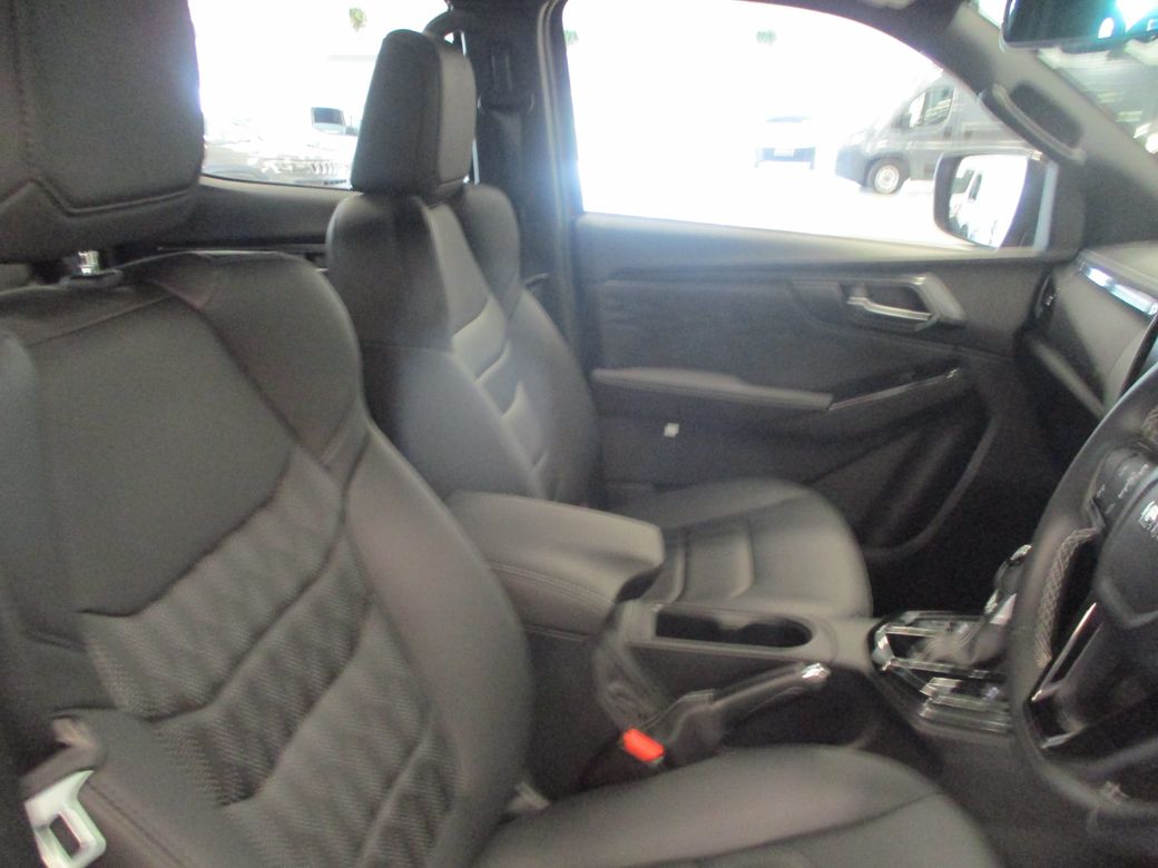 2025 Isuzu D-MAX