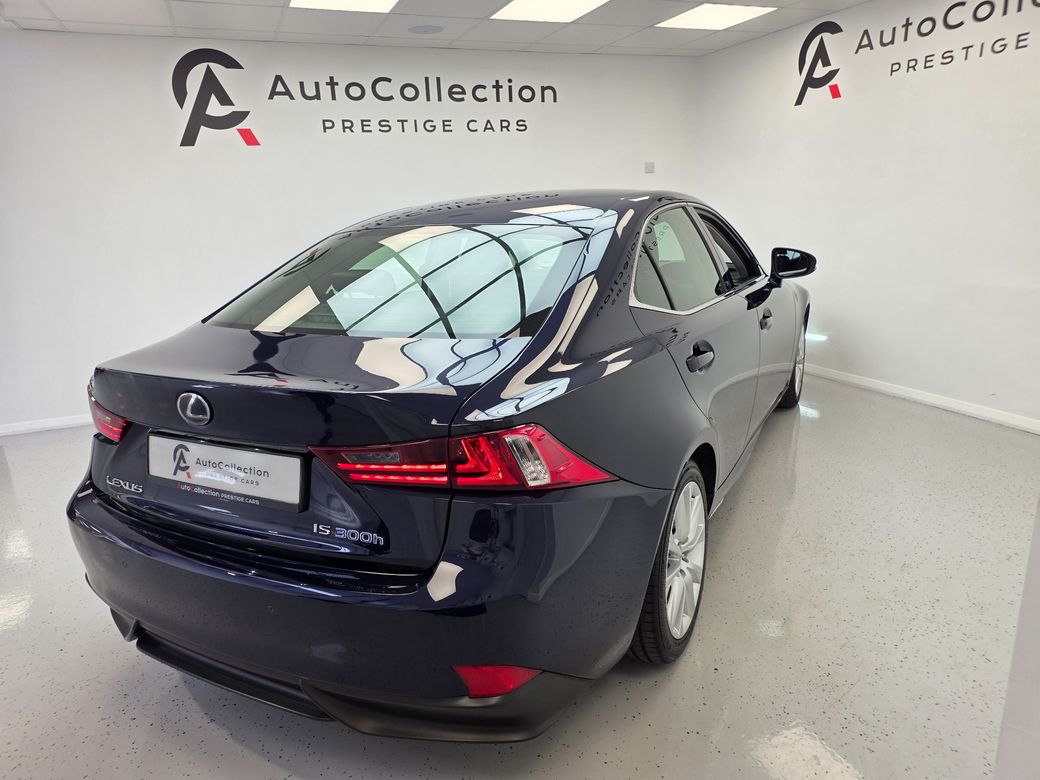 2015 Lexus IS 300h