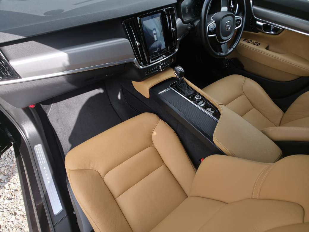 2020 Volvo V90