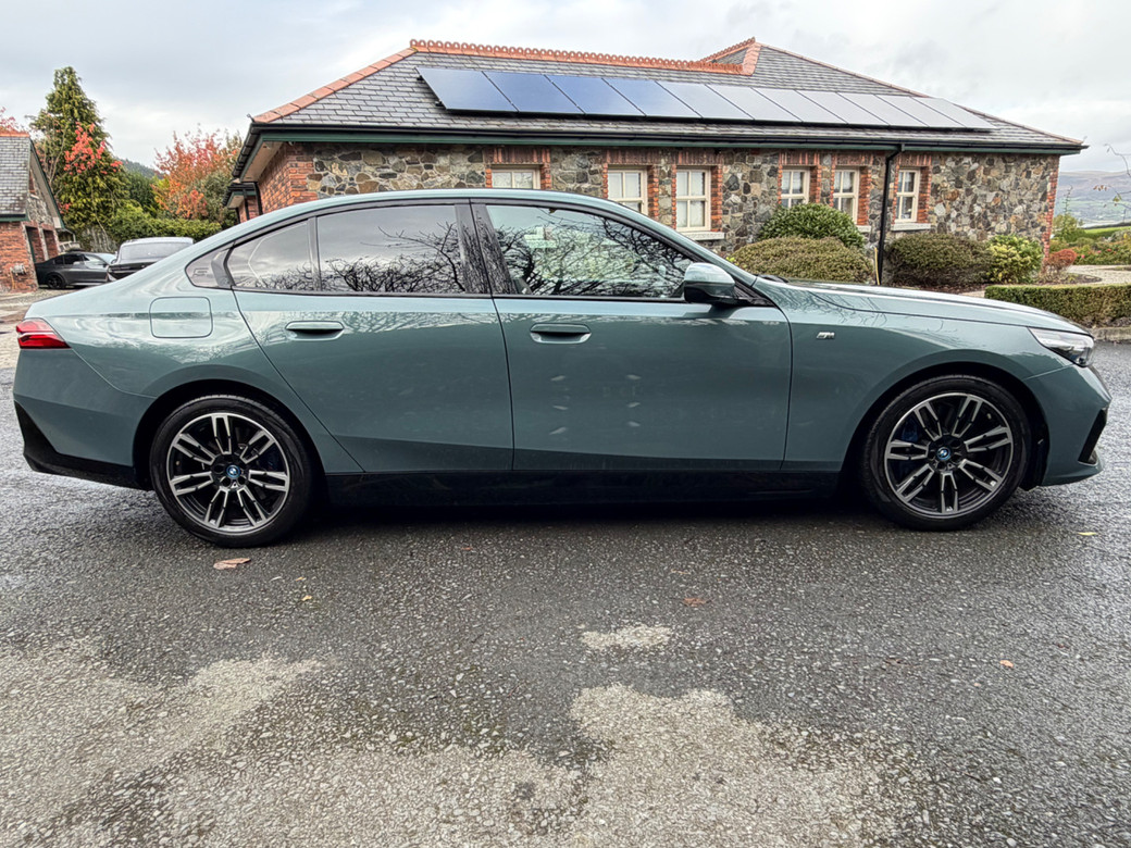 2024 BMW i5