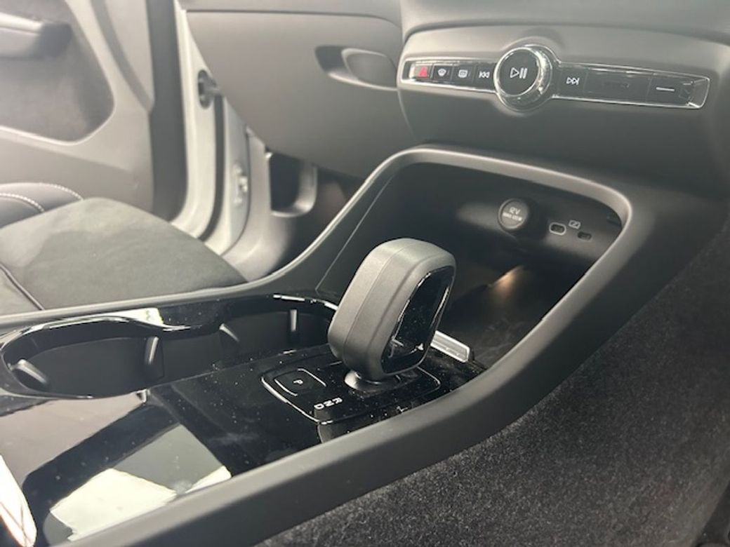 2025 Volvo XC40