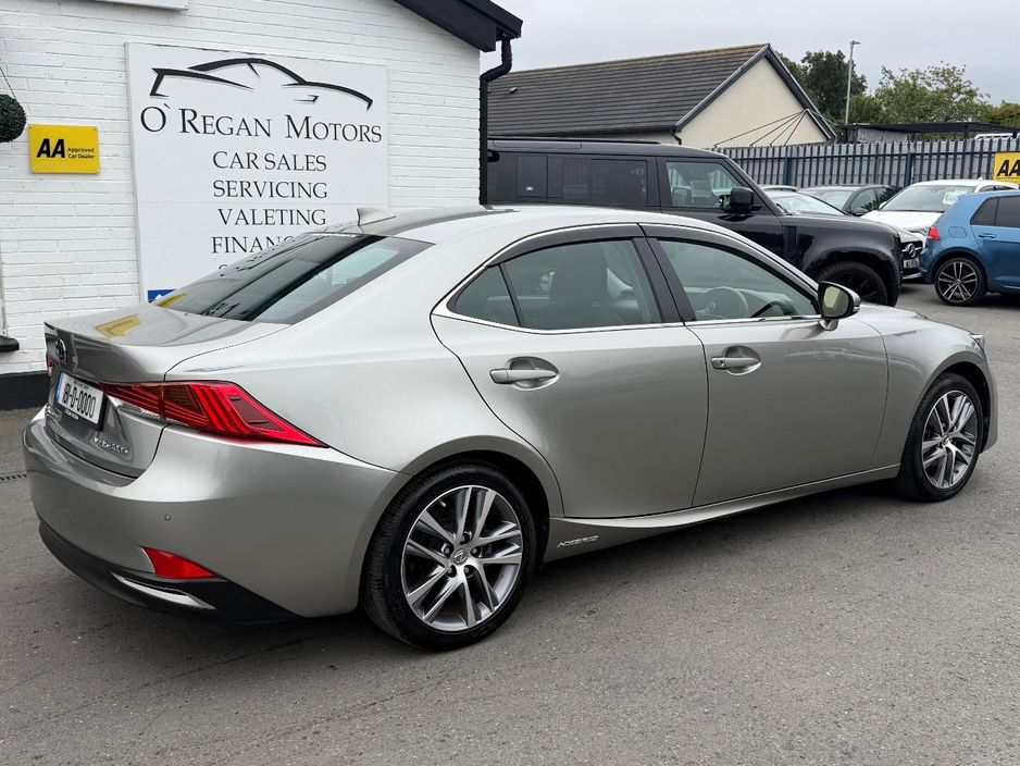 2018 Lexus IS 300h
