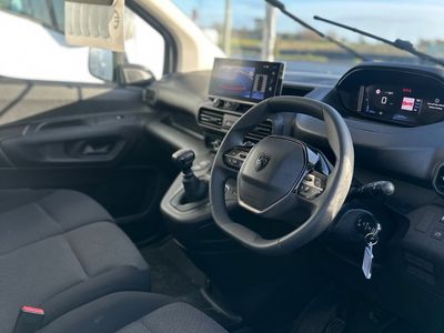 2025 Peugeot Partner