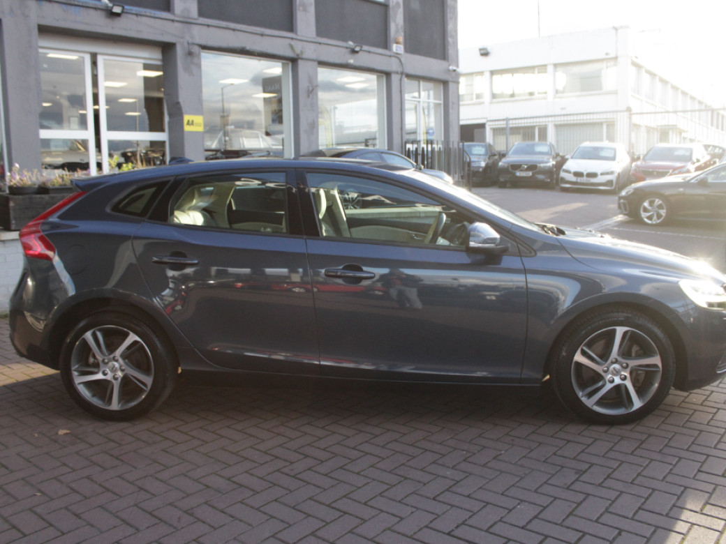 2018 Volvo V40