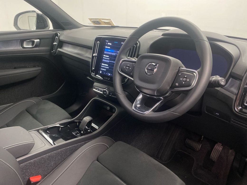 2025 Volvo XC40
