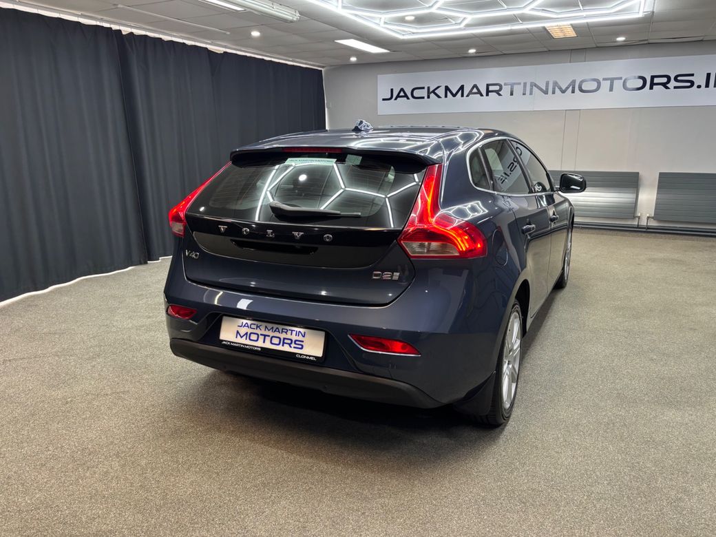 2017 Volvo V40