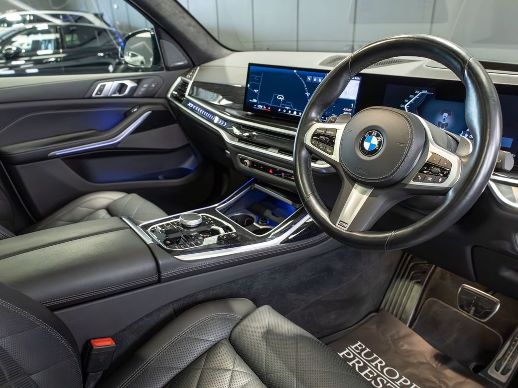 2023 BMW X7