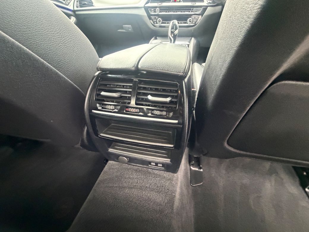 2019 BMW 530