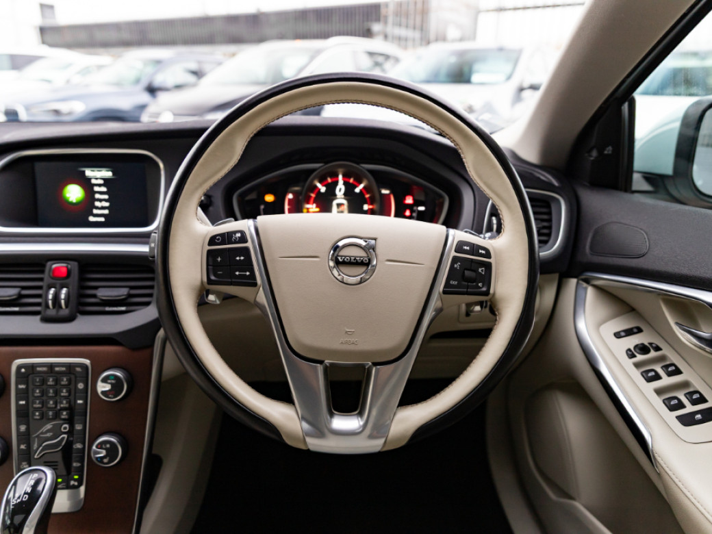2016 Volvo V40