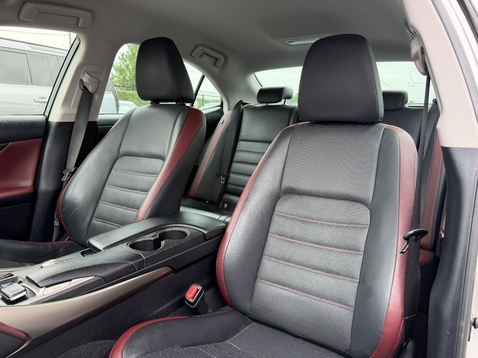 2018 Lexus IS 300h