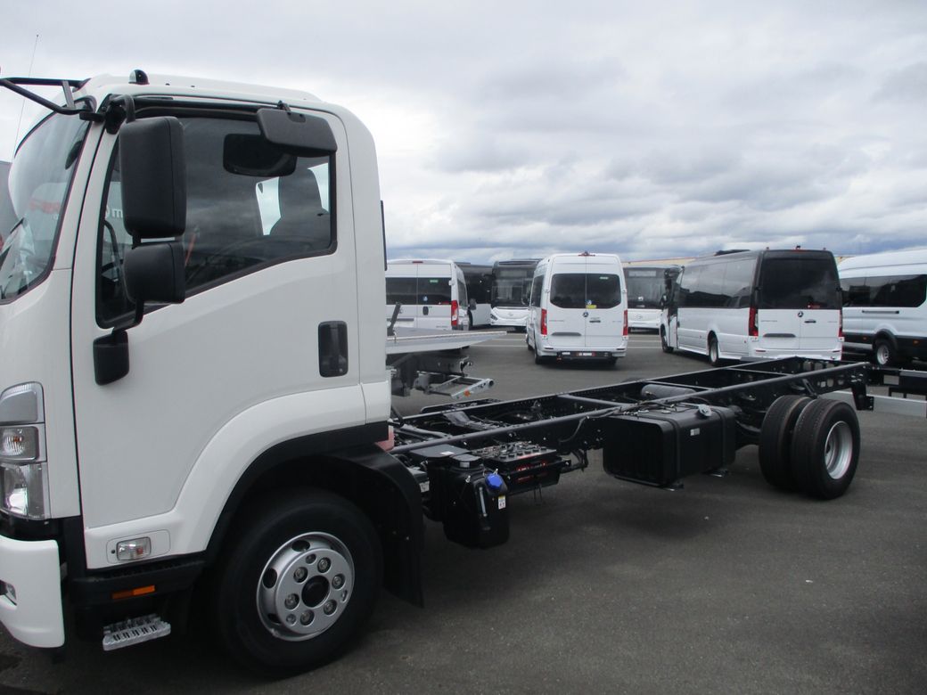 2025 Isuzu NPR