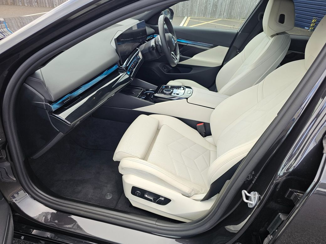 2025 BMW i5