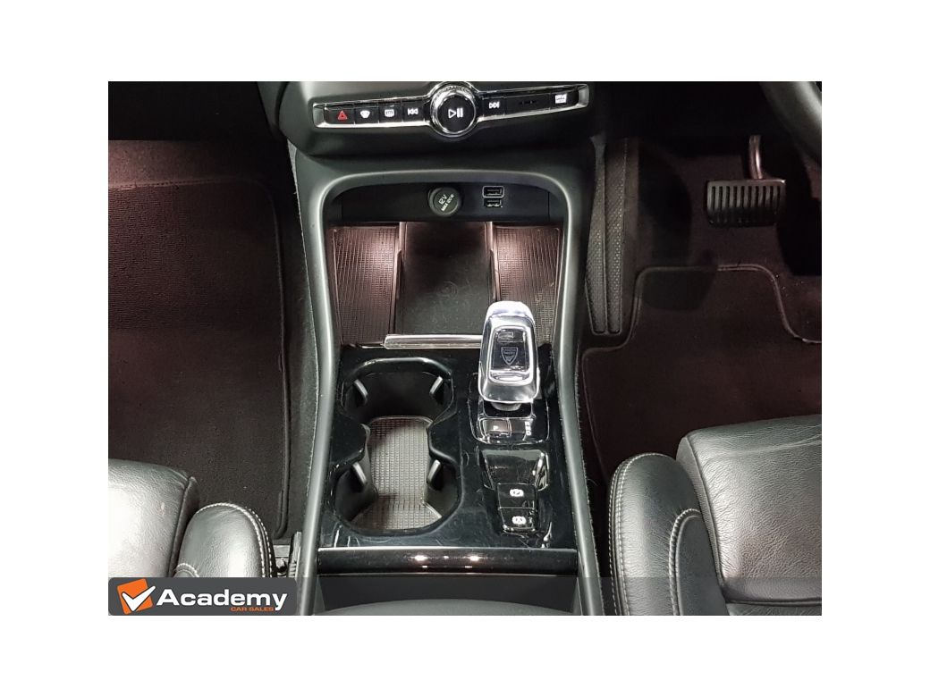 2023 Volvo XC40