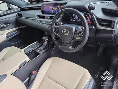2021 Lexus ES 300h