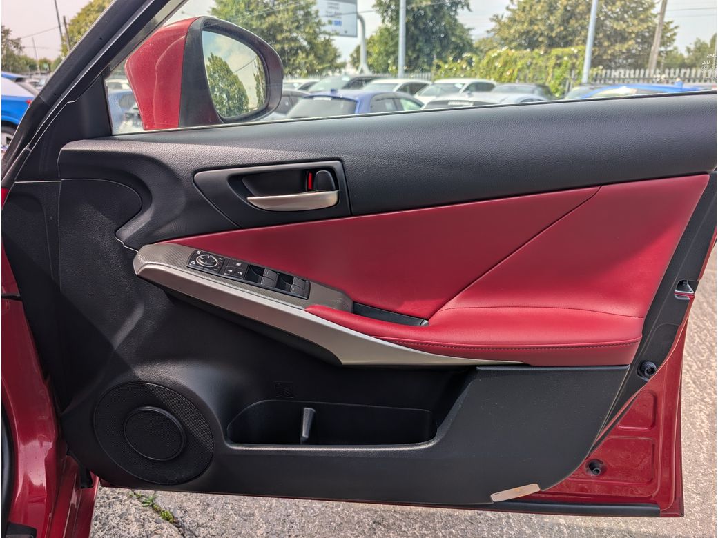2017 Lexus IS 300h