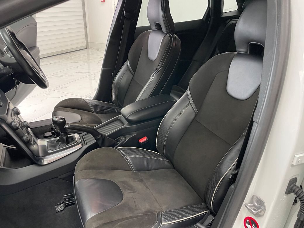 2016 Volvo V40