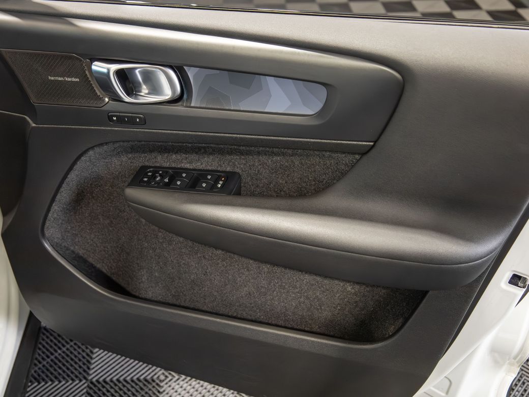 2022 Volvo XC40
