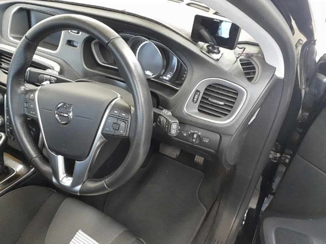 2017 Volvo V40