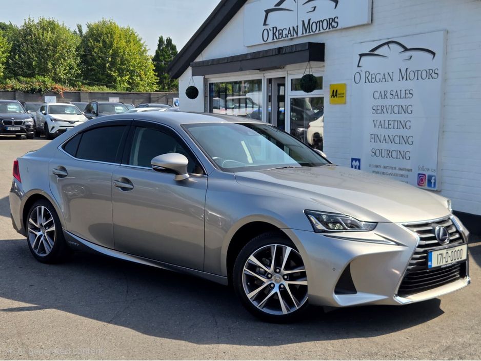2017 Lexus IS 300h
