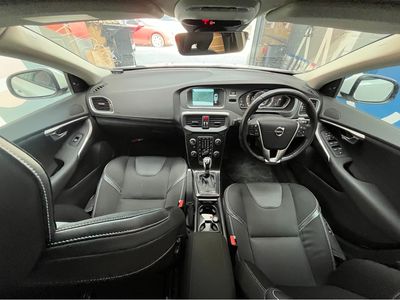 2017 Volvo V40