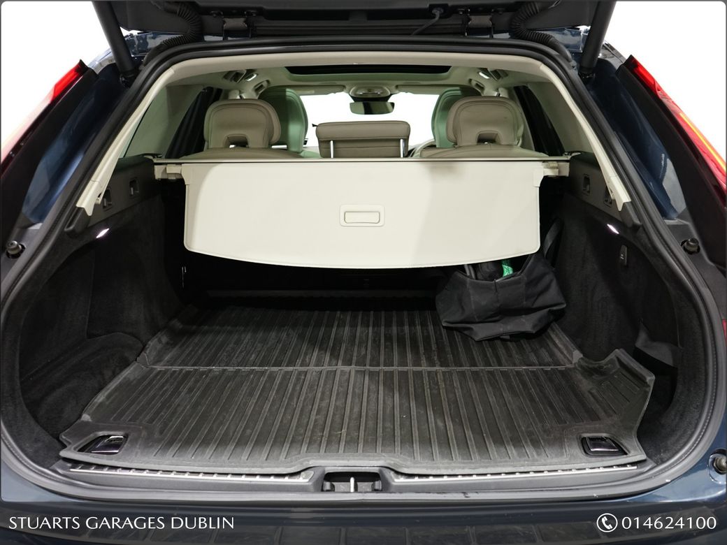 2021 Volvo V90