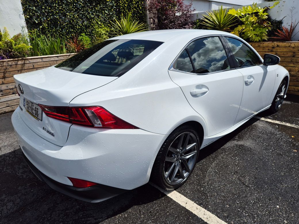 2015 Lexus IS 300h