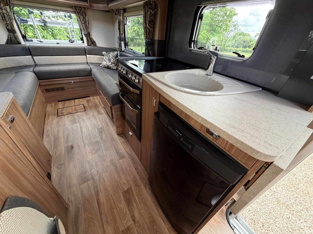 2016 BESSACARR 462 LOW PROFILE R.H.D 