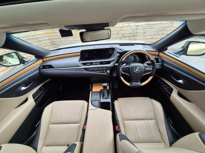 2021 Lexus ES 300h