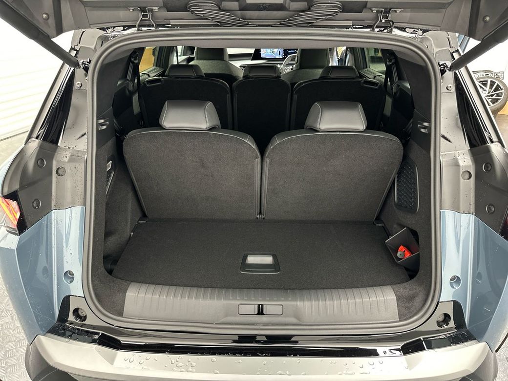 2025 Peugeot 5008