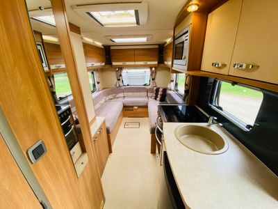 2013 SWIFT  SUNDANCE 582PR LOW PROFILE R.H.D 