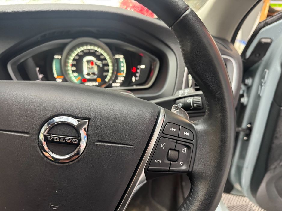 2017 Volvo V40