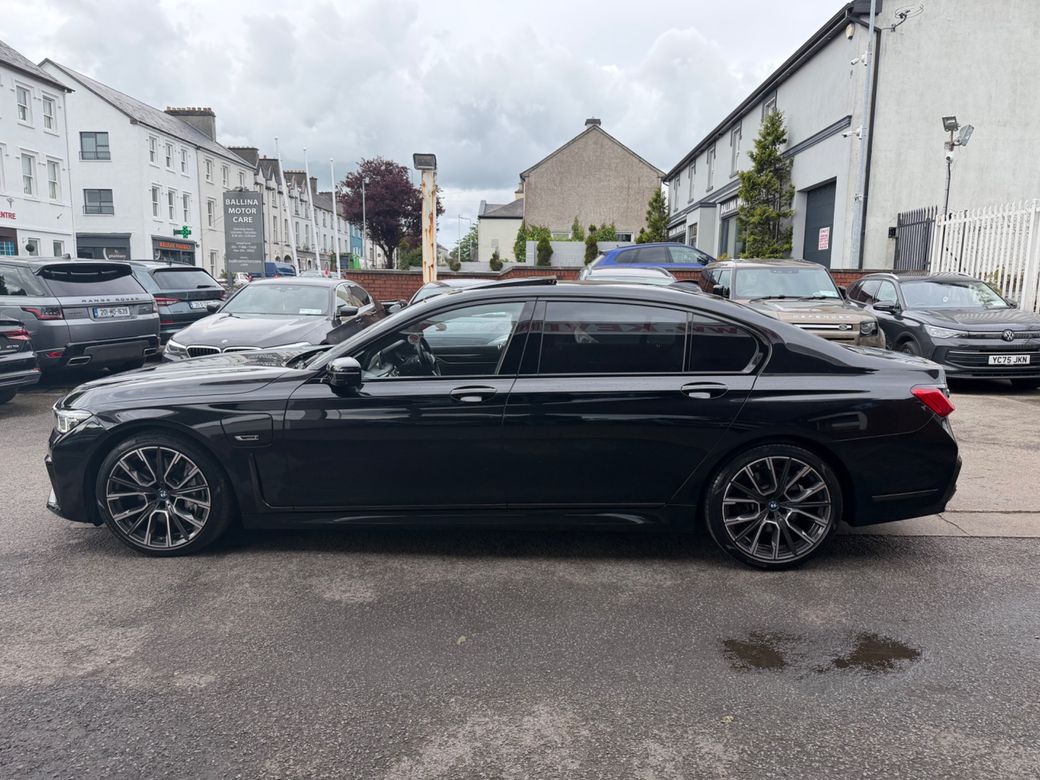 2022 BMW 745