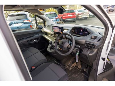 2025 Peugeot Partner