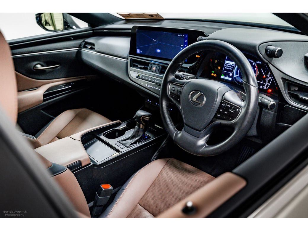 2023 Lexus ES 300h