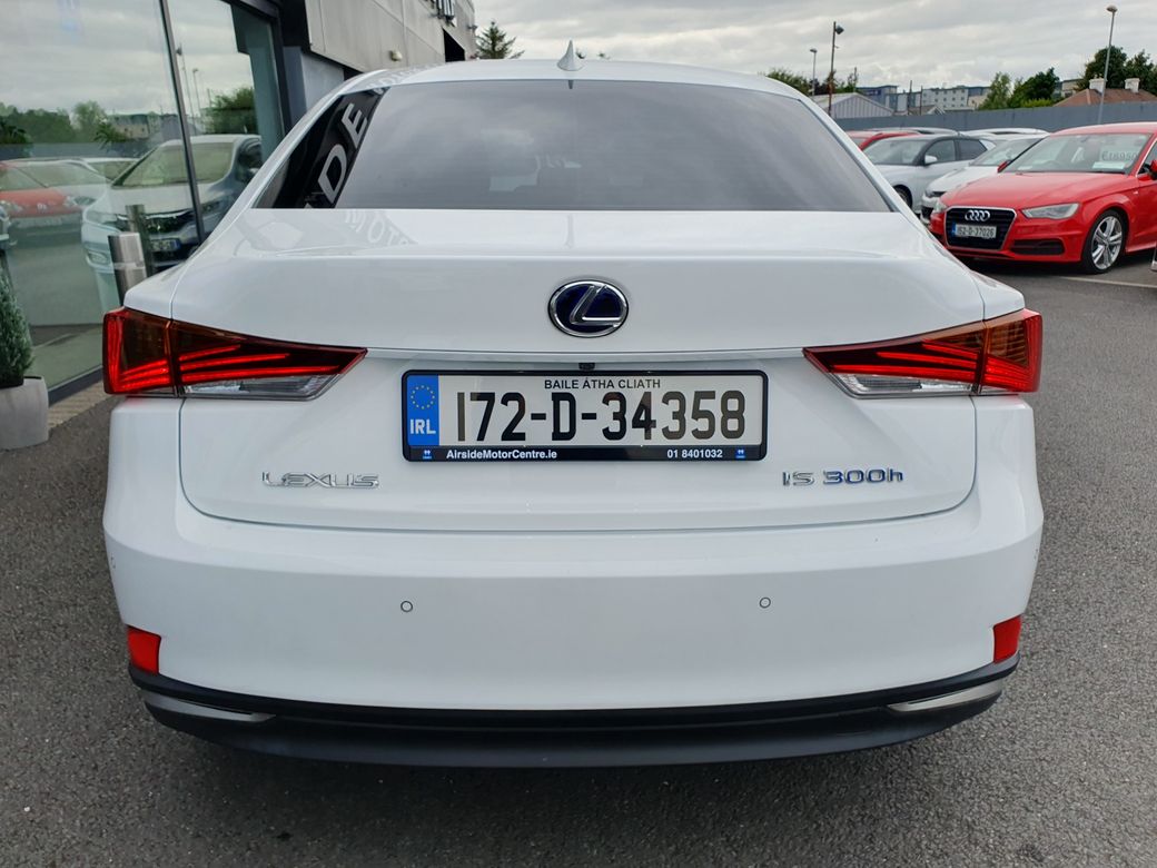 2017 Lexus IS 300h