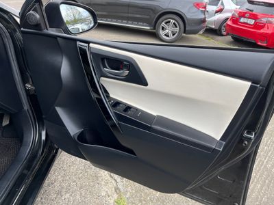 2016 Toyota Auris
